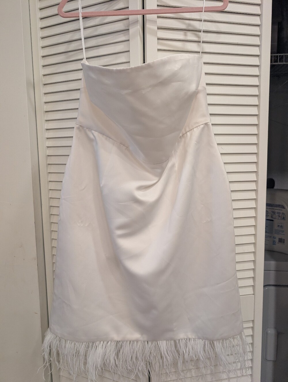 NWT Camilyn Beth Sheila White Strapless Feather Hemline Dress Size 18 Lux Design